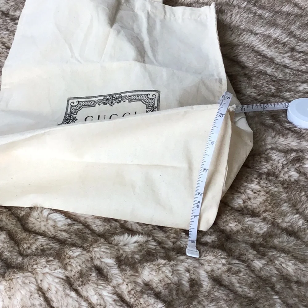 Gucci Cream Tote and Red Patterned Notebook - Picture 2 of 10